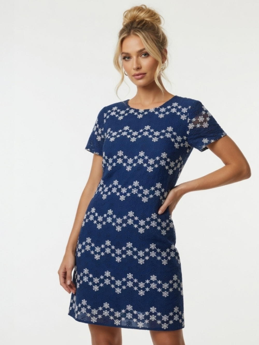 Jun & Ivy Dress Womens Medium Blue Embroidered Knee Length Floral